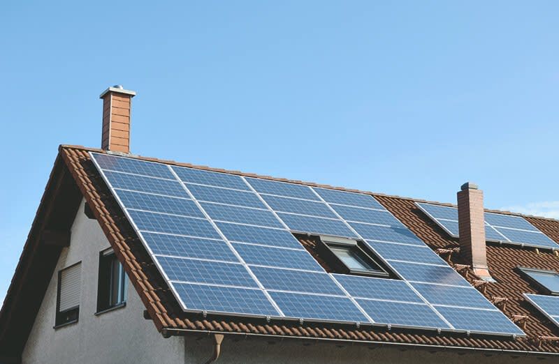 Hausdach mit Solaranlage