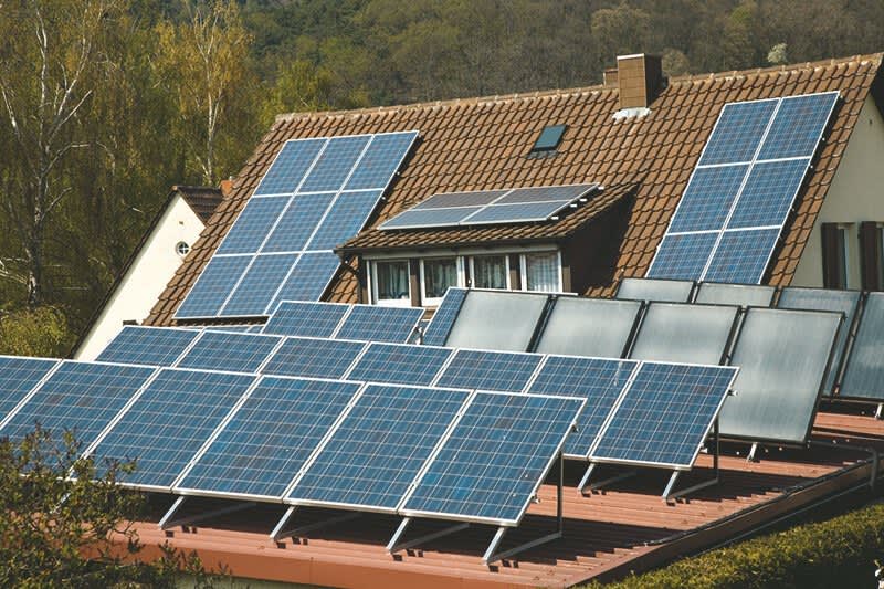 Flachdach mit Solaranlage