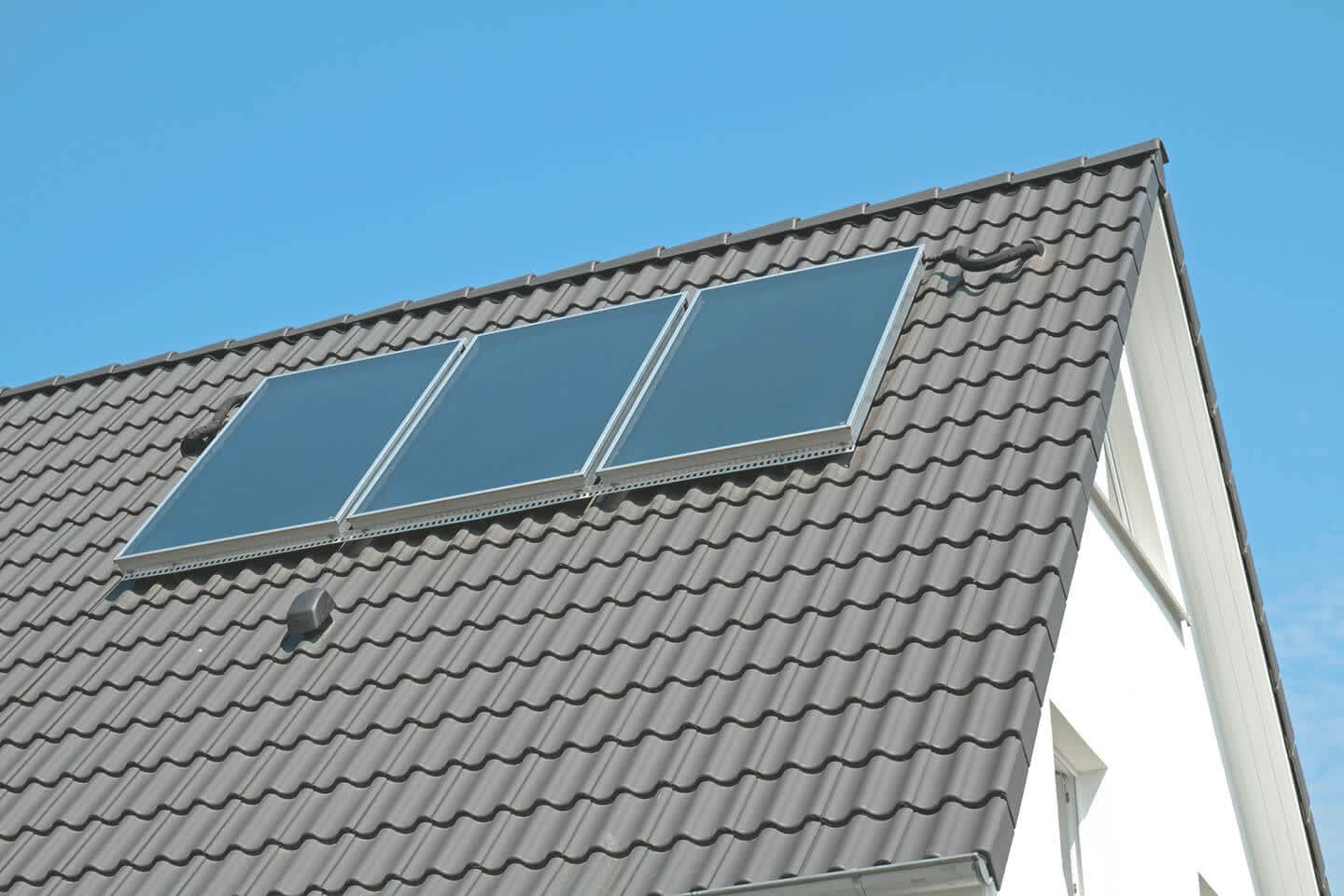 Solarkollektoren auf Hausdach