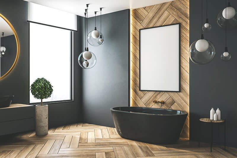 Modernes Badezimmer mit schwarzen Wänden