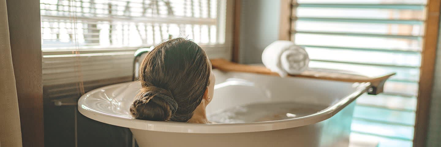 Frau in der Badewanne