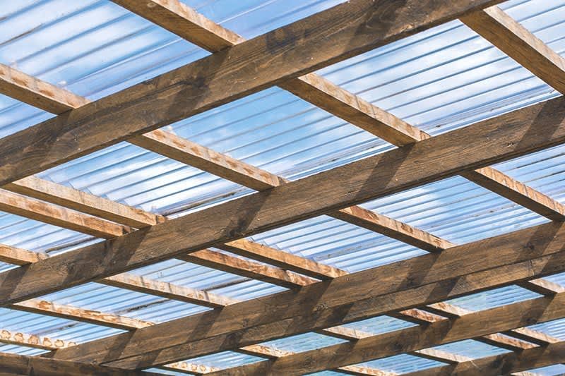 Terrassendach aus Polycarbonat-Wellplatten