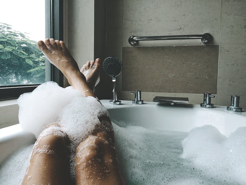 Fraun in Badewanne