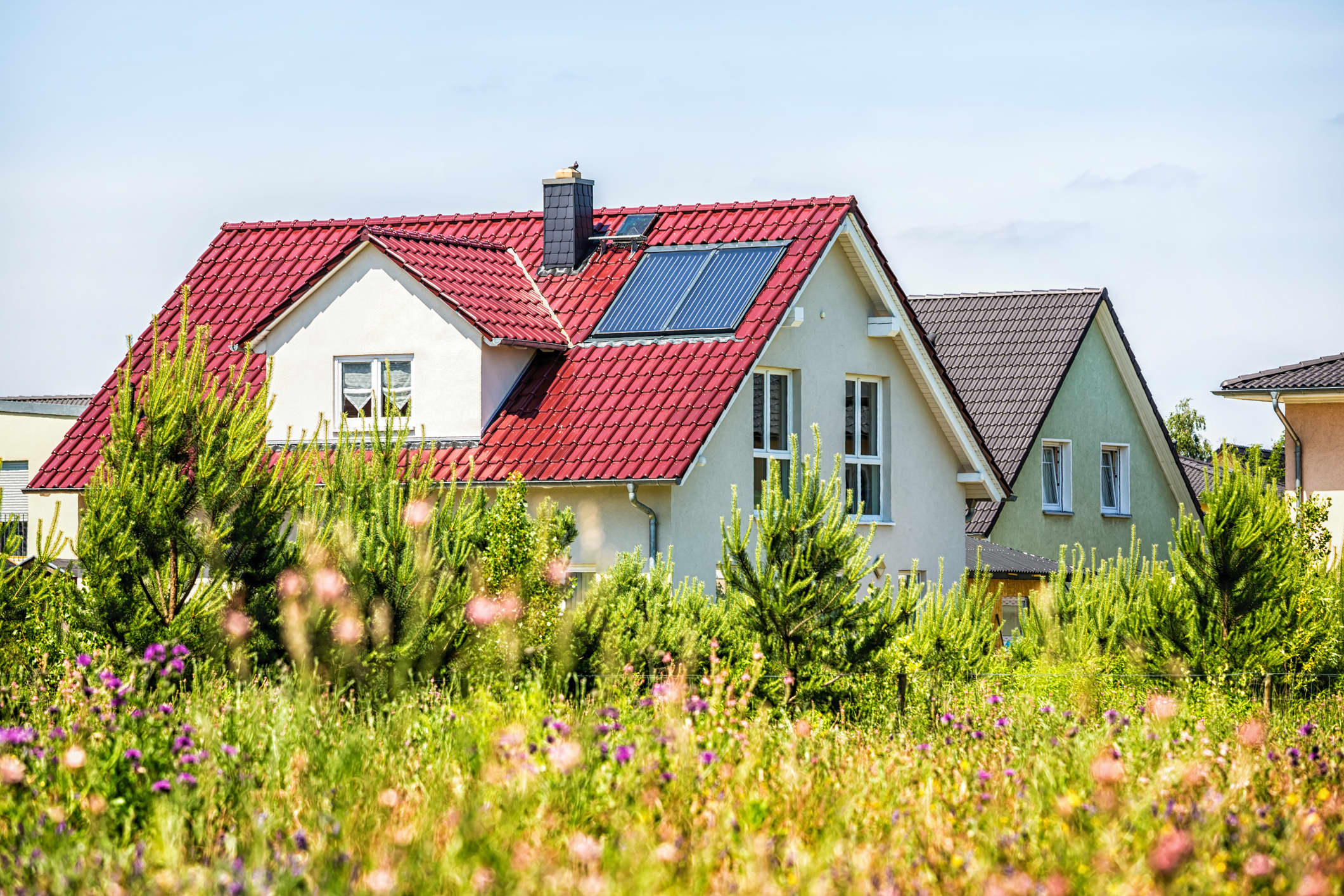 Zwei Einfamilienhäuser mit Garten