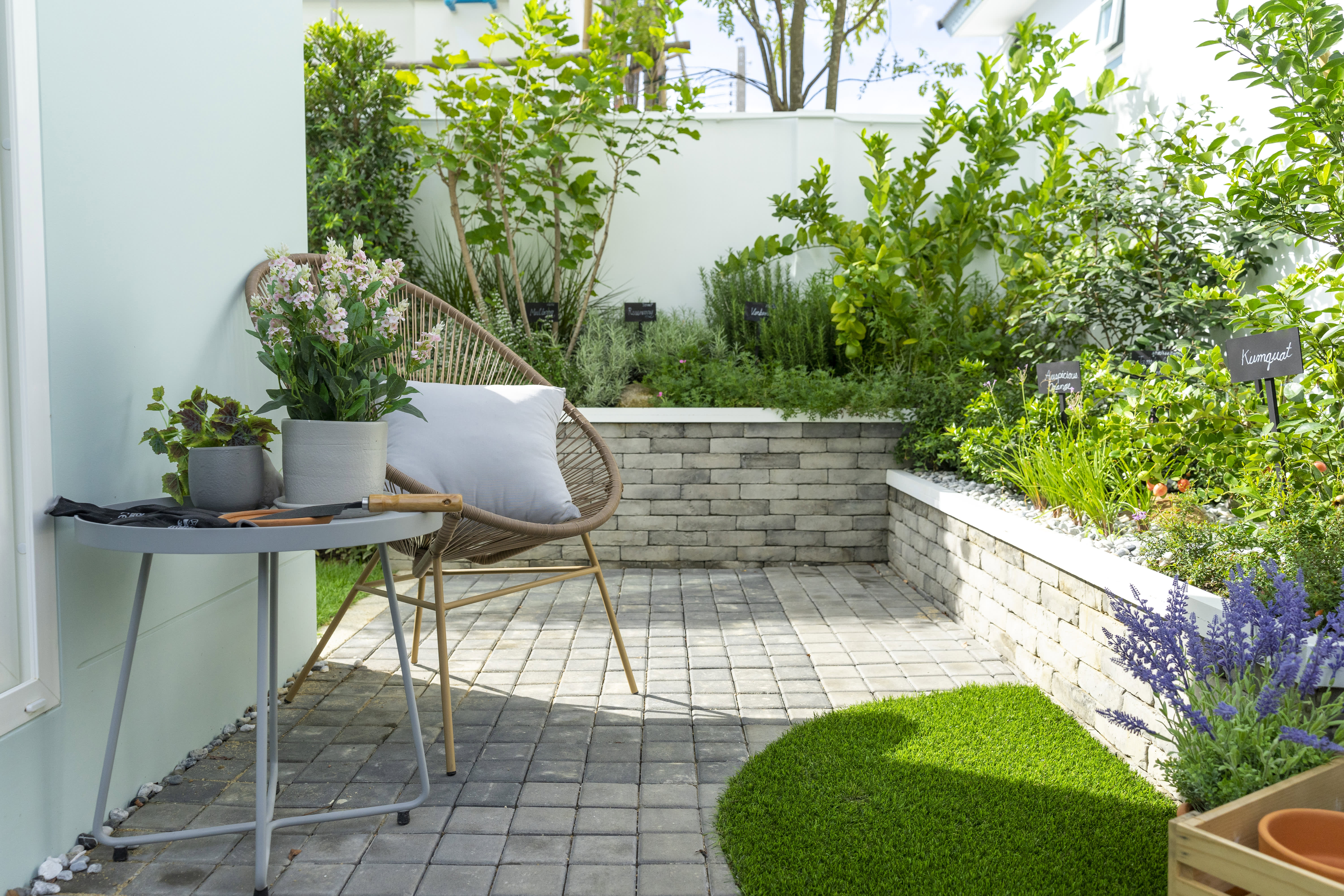 Kleiner Garten mit Terrasse