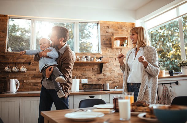 Familie in der Küche