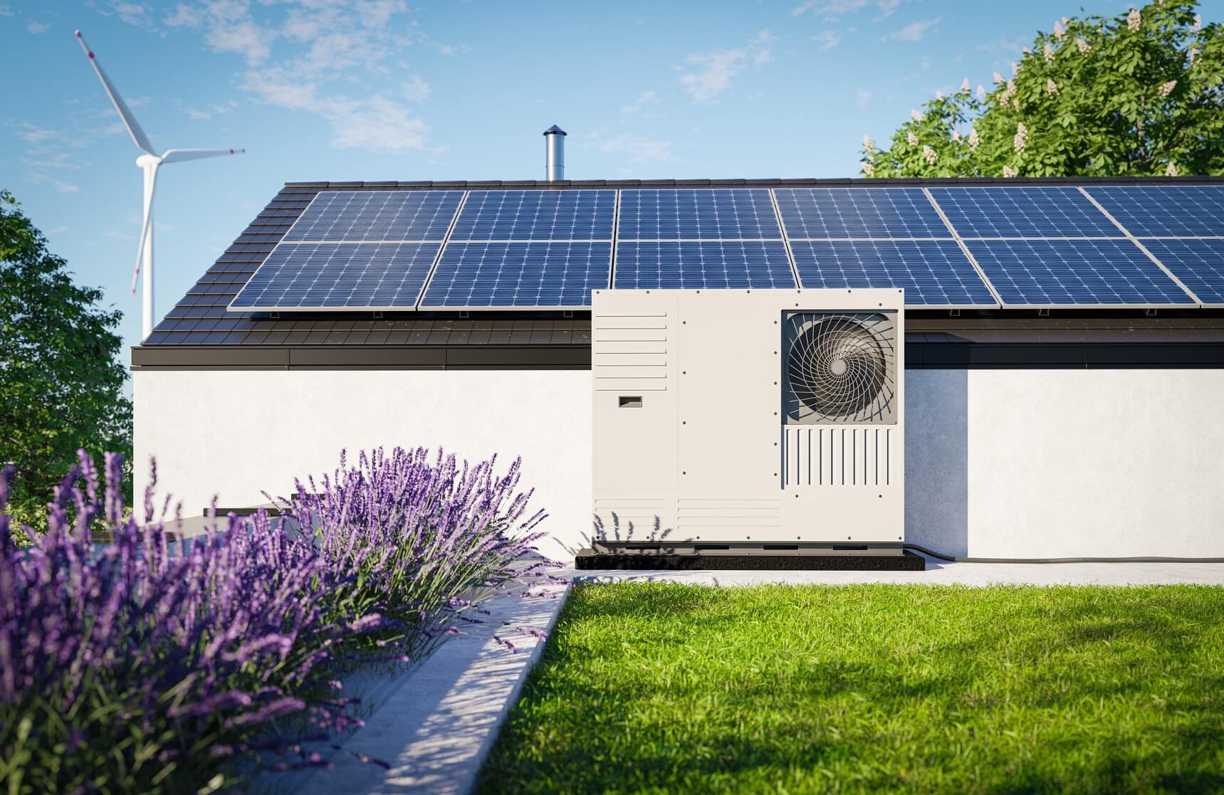 Eine auf dem Dach eines Einfamilienhauses installierte Wärmepumpe mit Photovoltaik-Paneelen zusammen mit einem begrünten Dach über der Garage